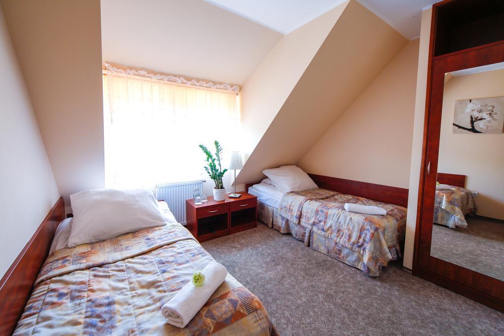 Zameczek Mysliwski Darz Bor Miloslaw Room photo